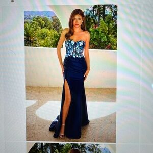 Elegant Navy Blue Strapless Prom Dress